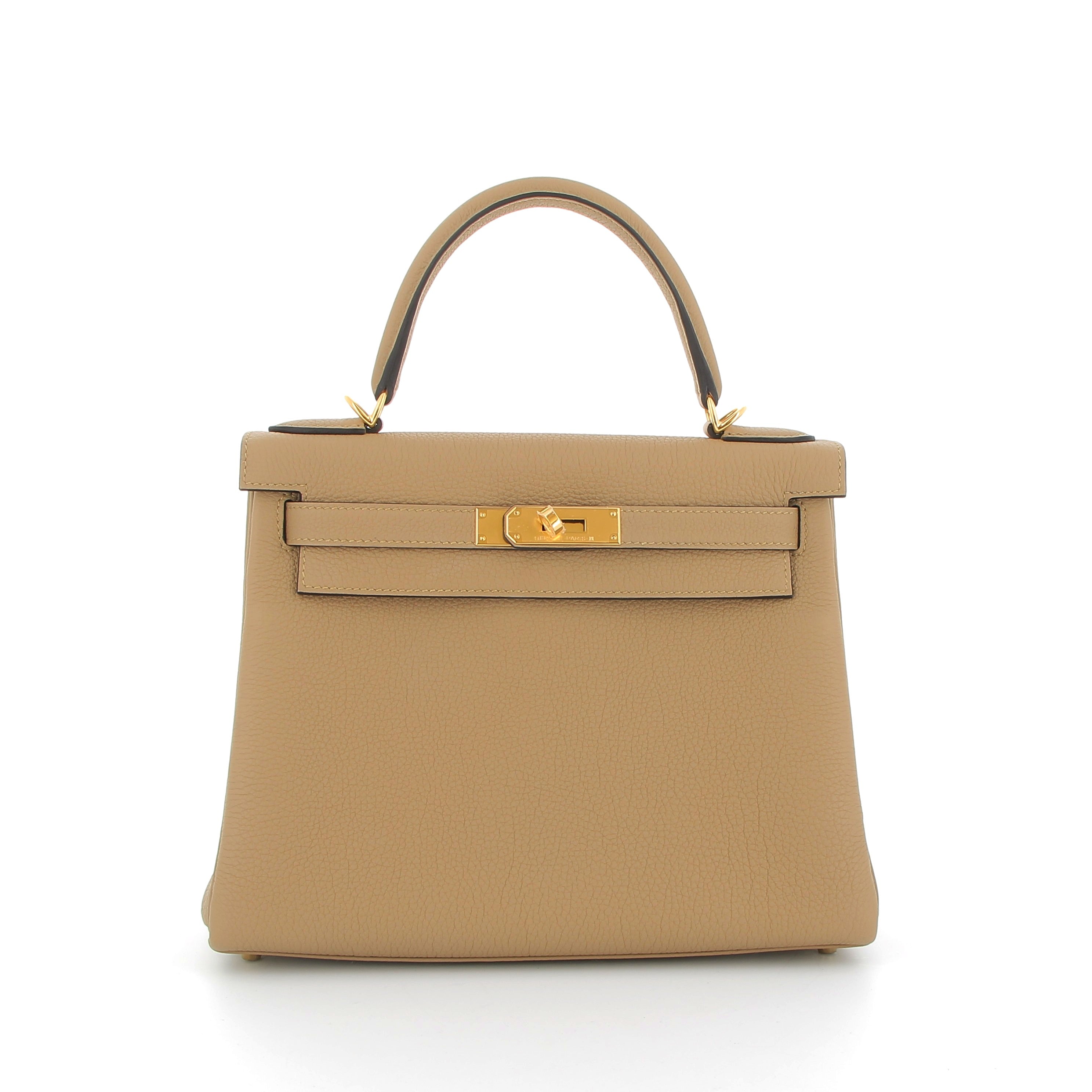 HERMÈS Kelly 28 cuir Togo Poussiere finition dorée