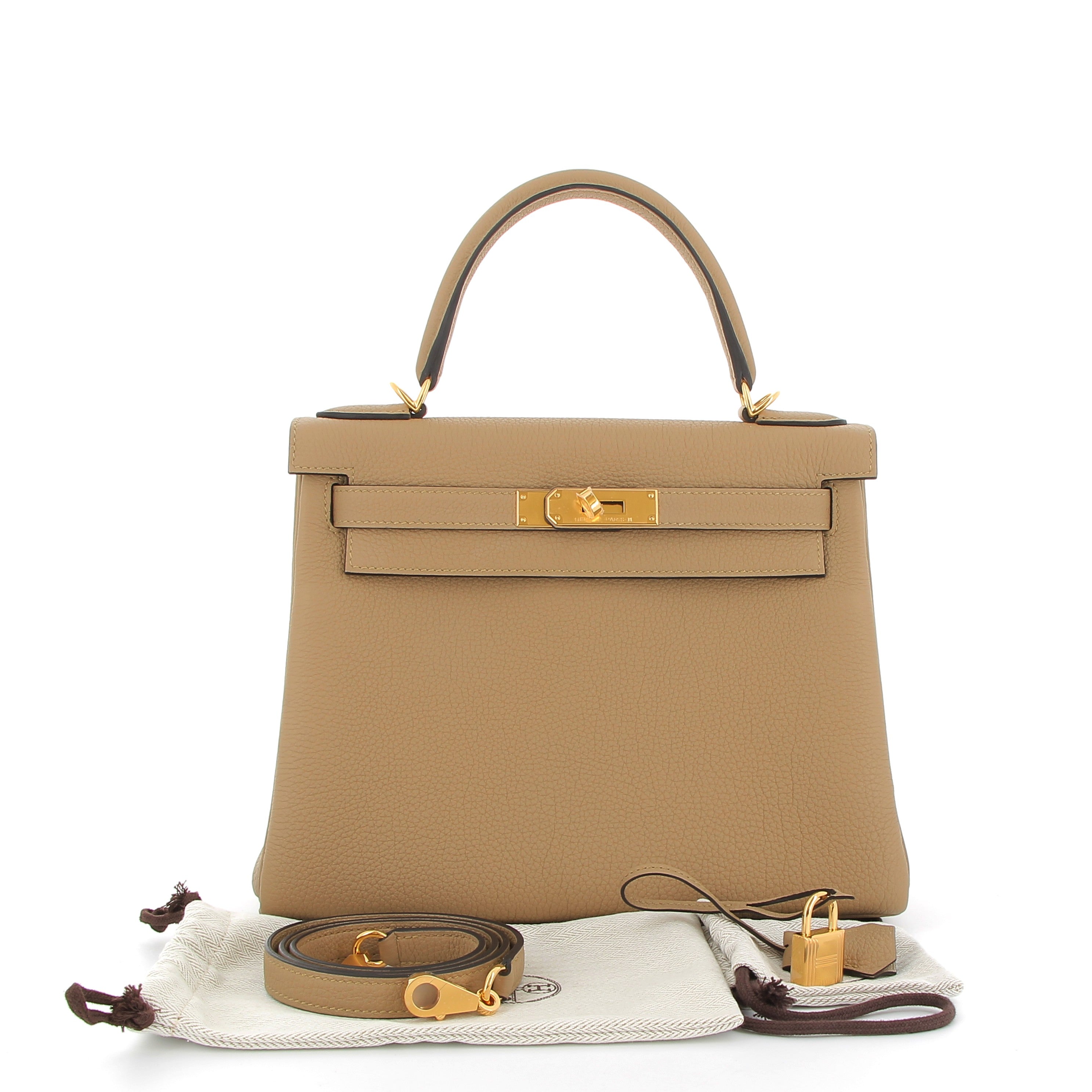 HERMÈS Kelly 28 cuir Togo Poussiere finition dorée