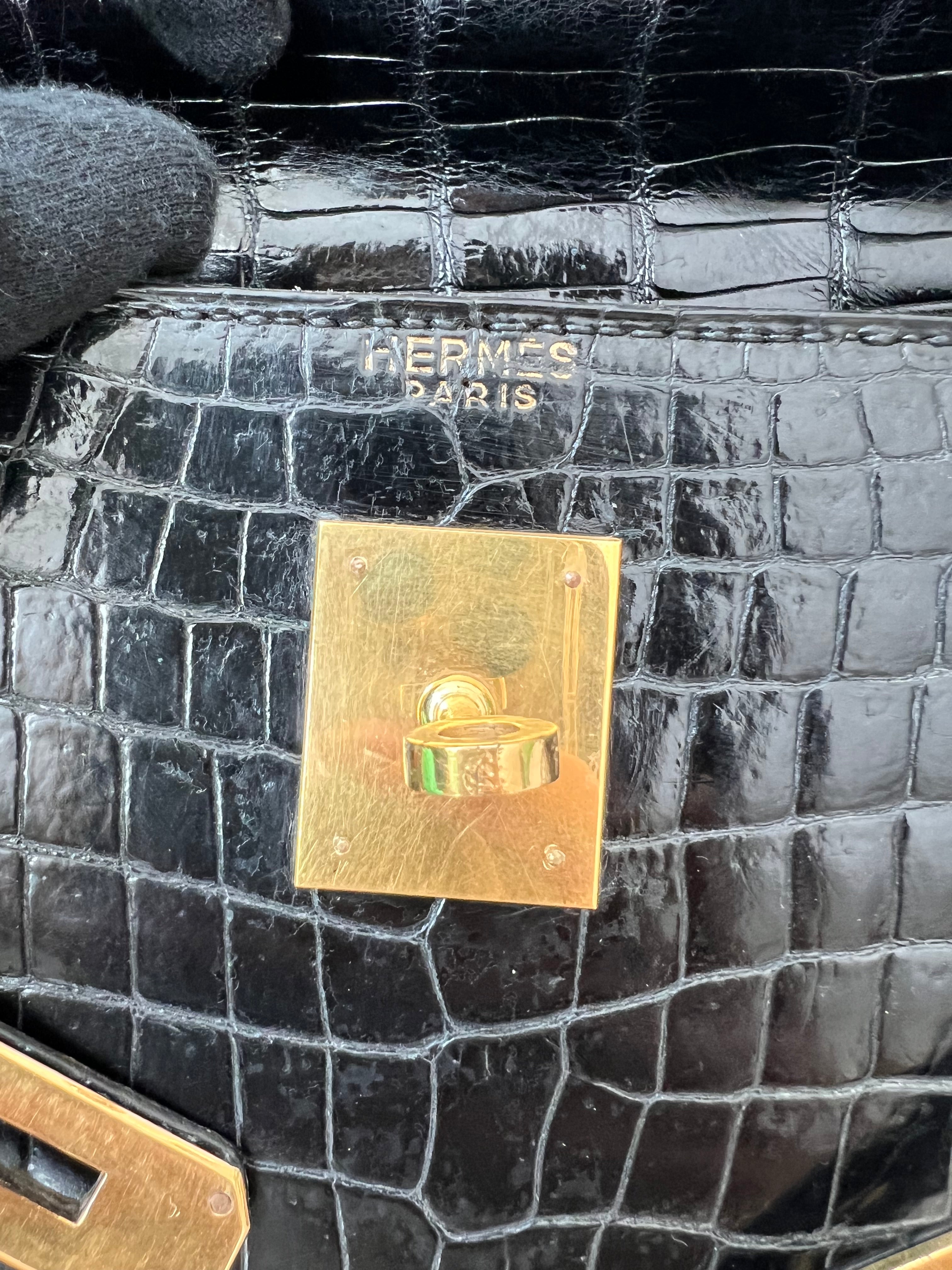 HERMÈS KELLY 32 CROCODILE NOIR VINTAGE FINITION OR JAUNE