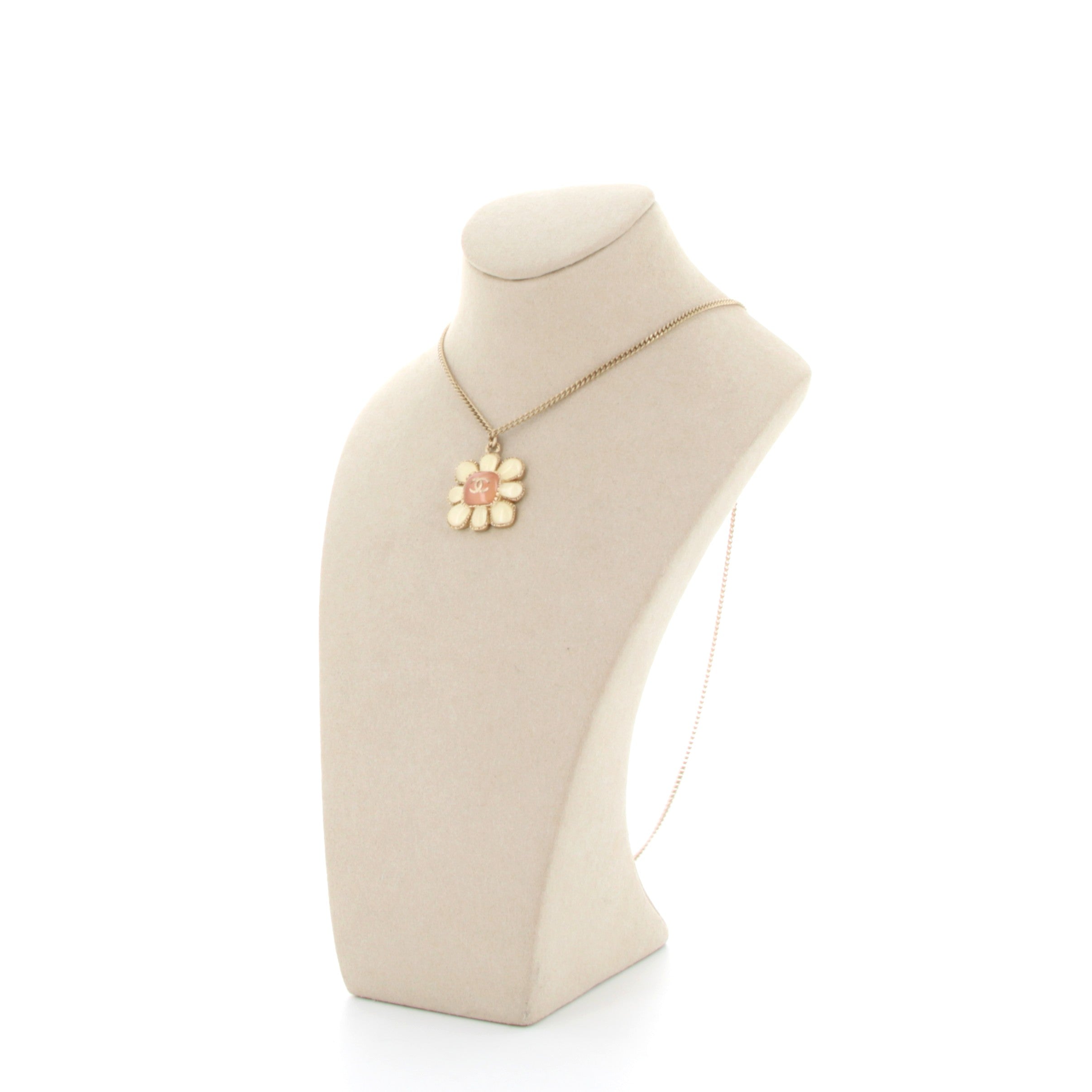 COLLIER CHANEL FLEUR DE CAMELIA ROSE MULTICOLORE EN METAL COLLECTION CROISIERE 2016