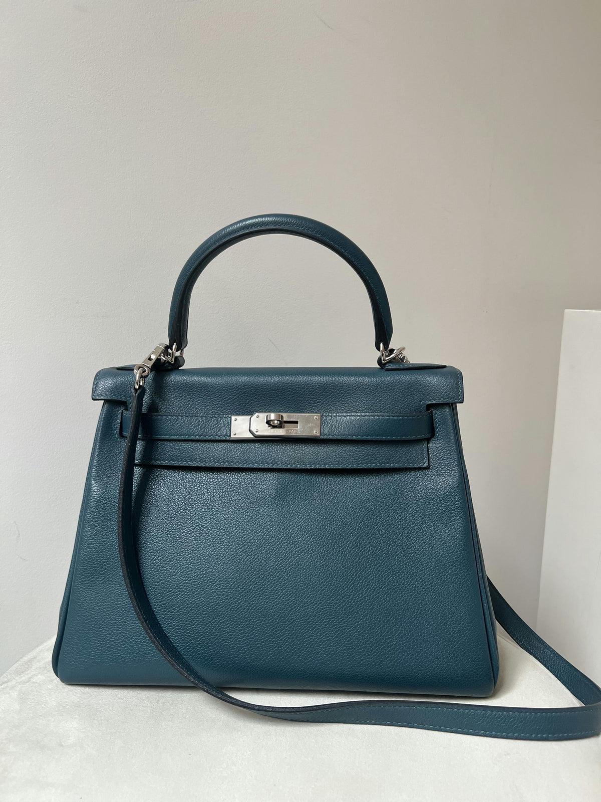 HERMÈS KELLY 28 SELLIER EPSOM BLEU COBALT VERSO BLEU ATOLL FINITION PALLADIÉE