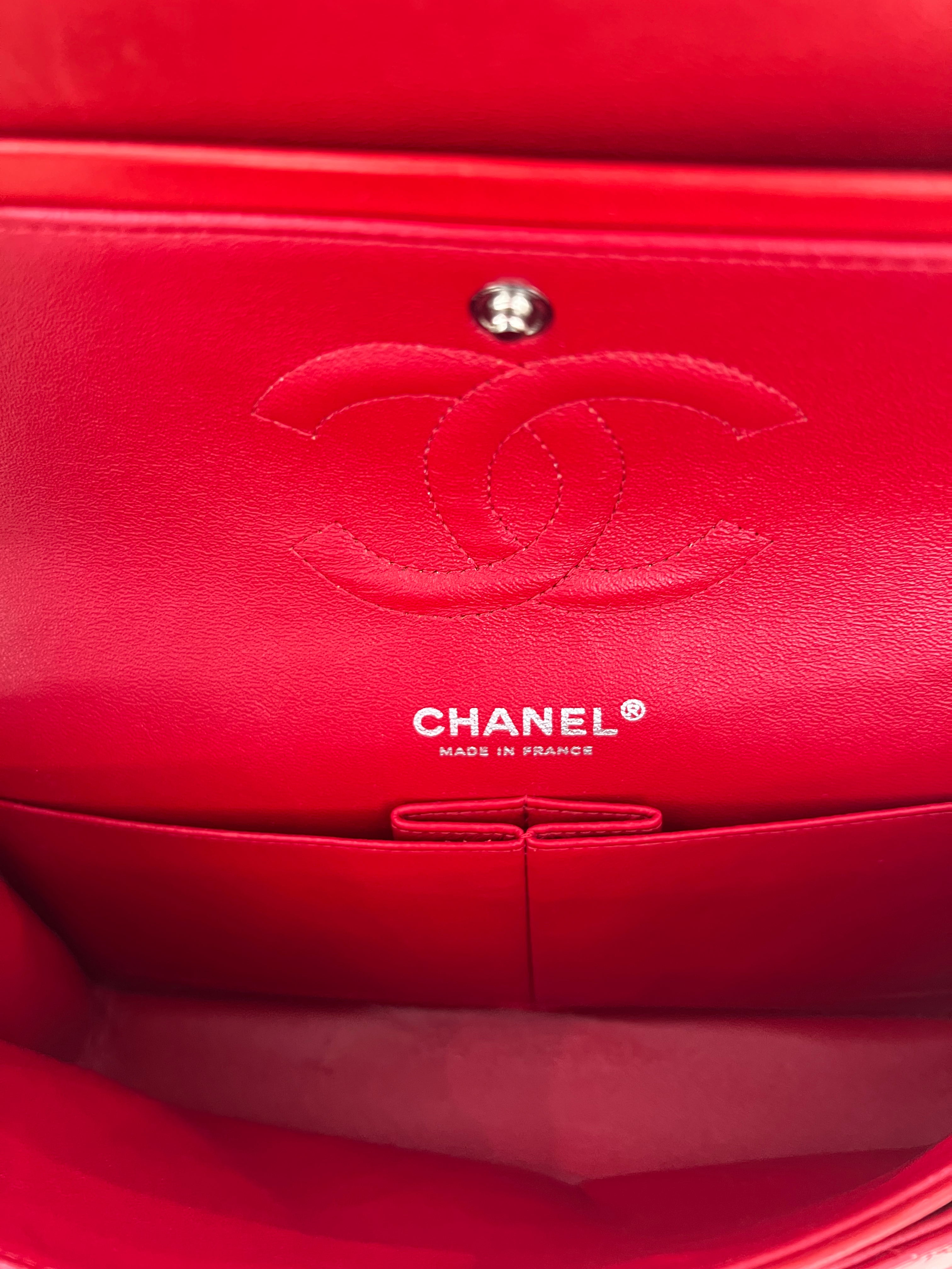 CHANEL Timeless Cuir Verni Rouge Finition Palladié