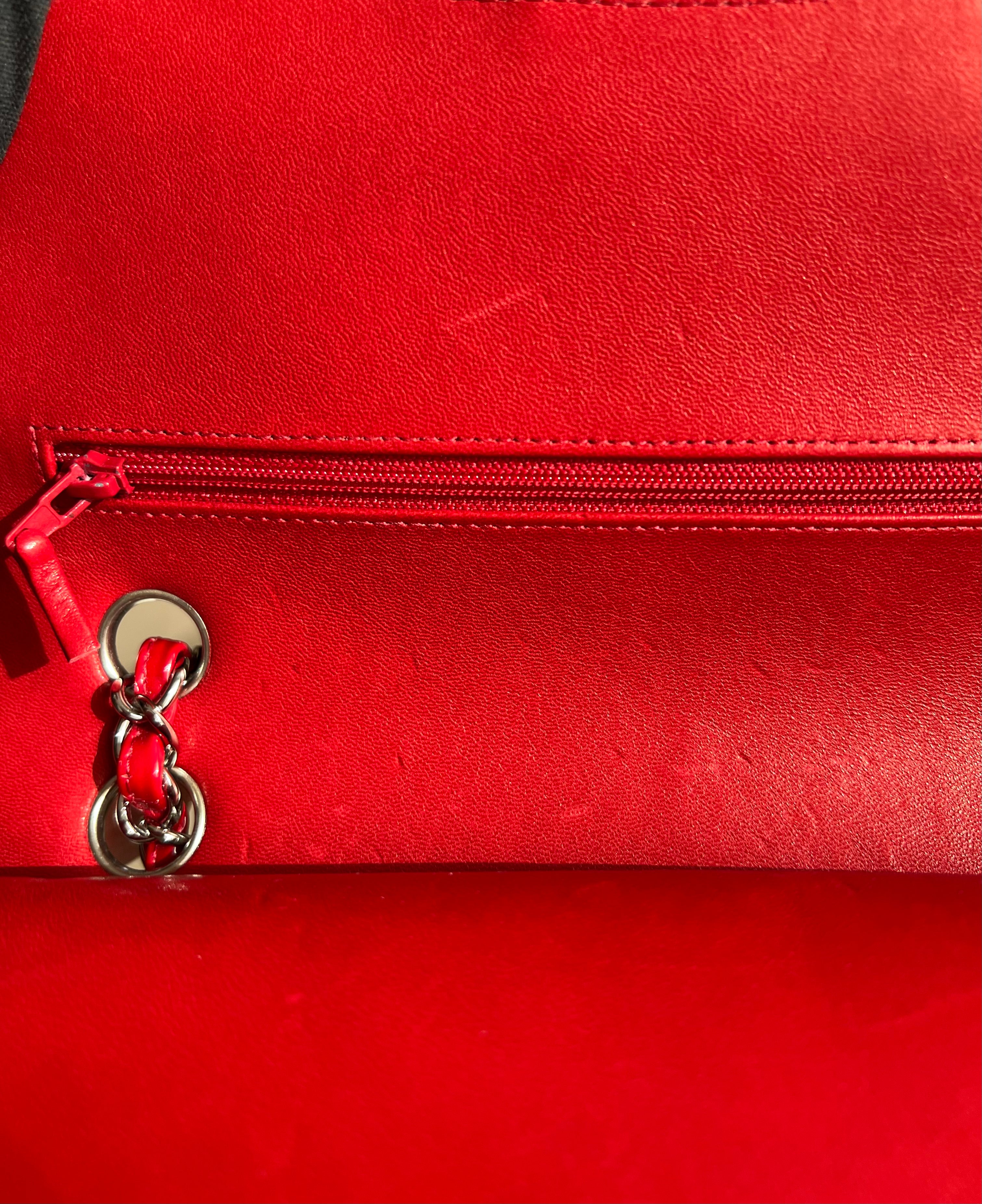 CHANEL Timeless Cuir Verni Rouge Finition Palladié