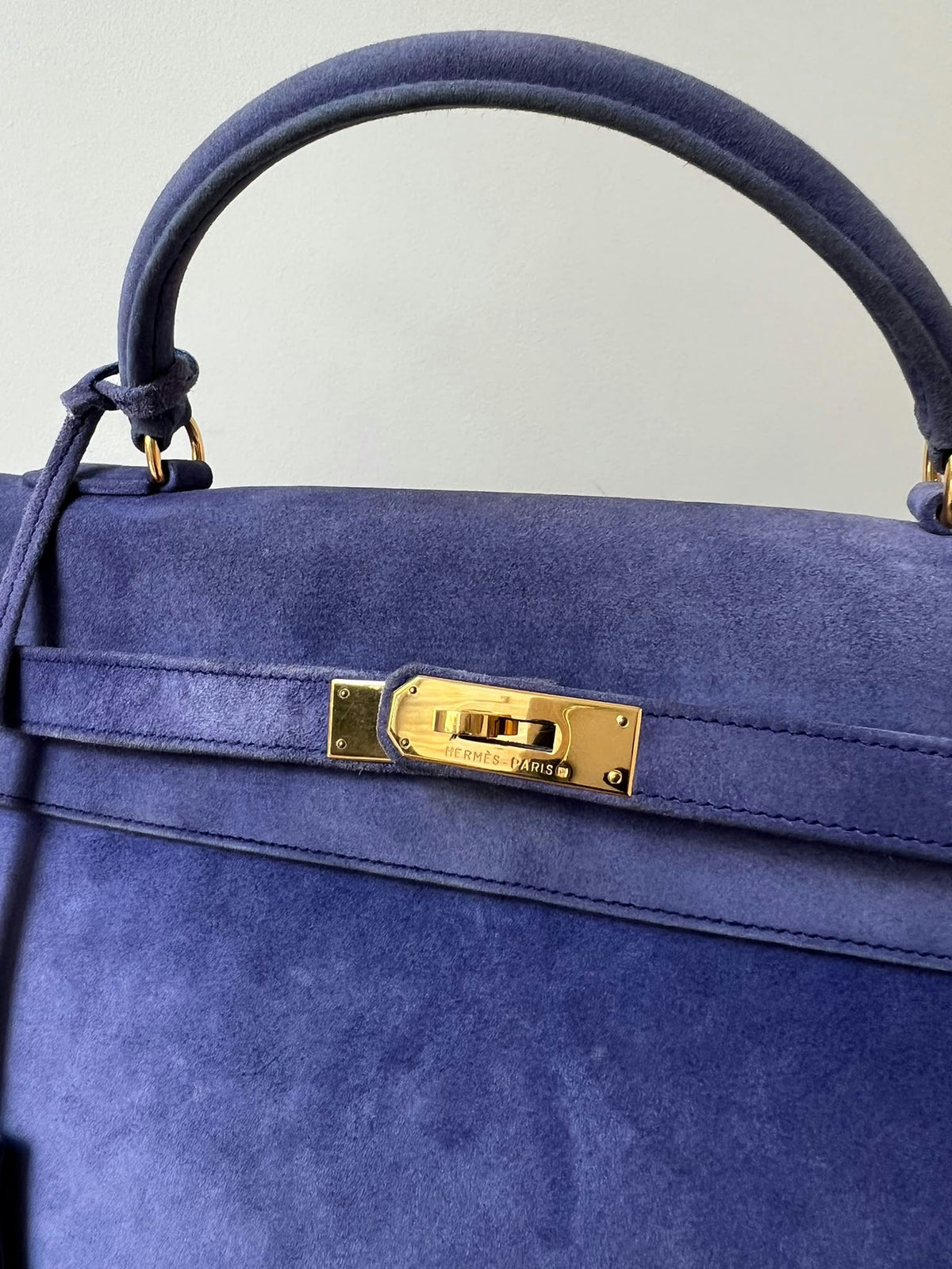 HERMÈS KELLY 32 VINTAGE DOBLIS VIOLET FINITION OR JAUNE