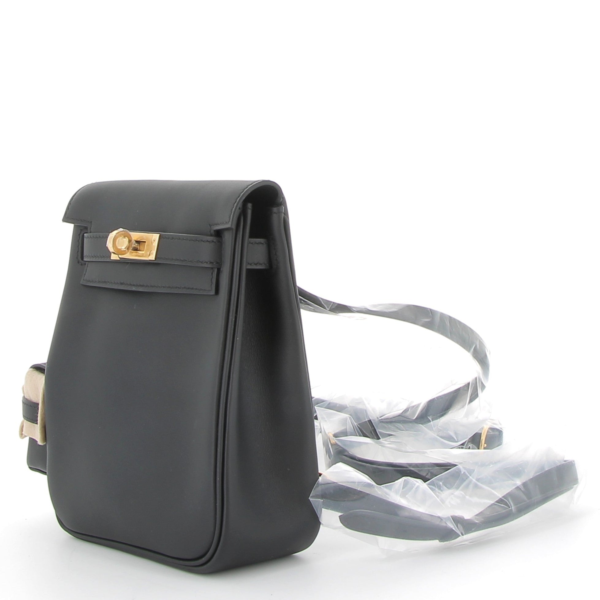 HERMES Sac à Dos Kelly Jump Noir Cuir Swift Finition Or Jaune