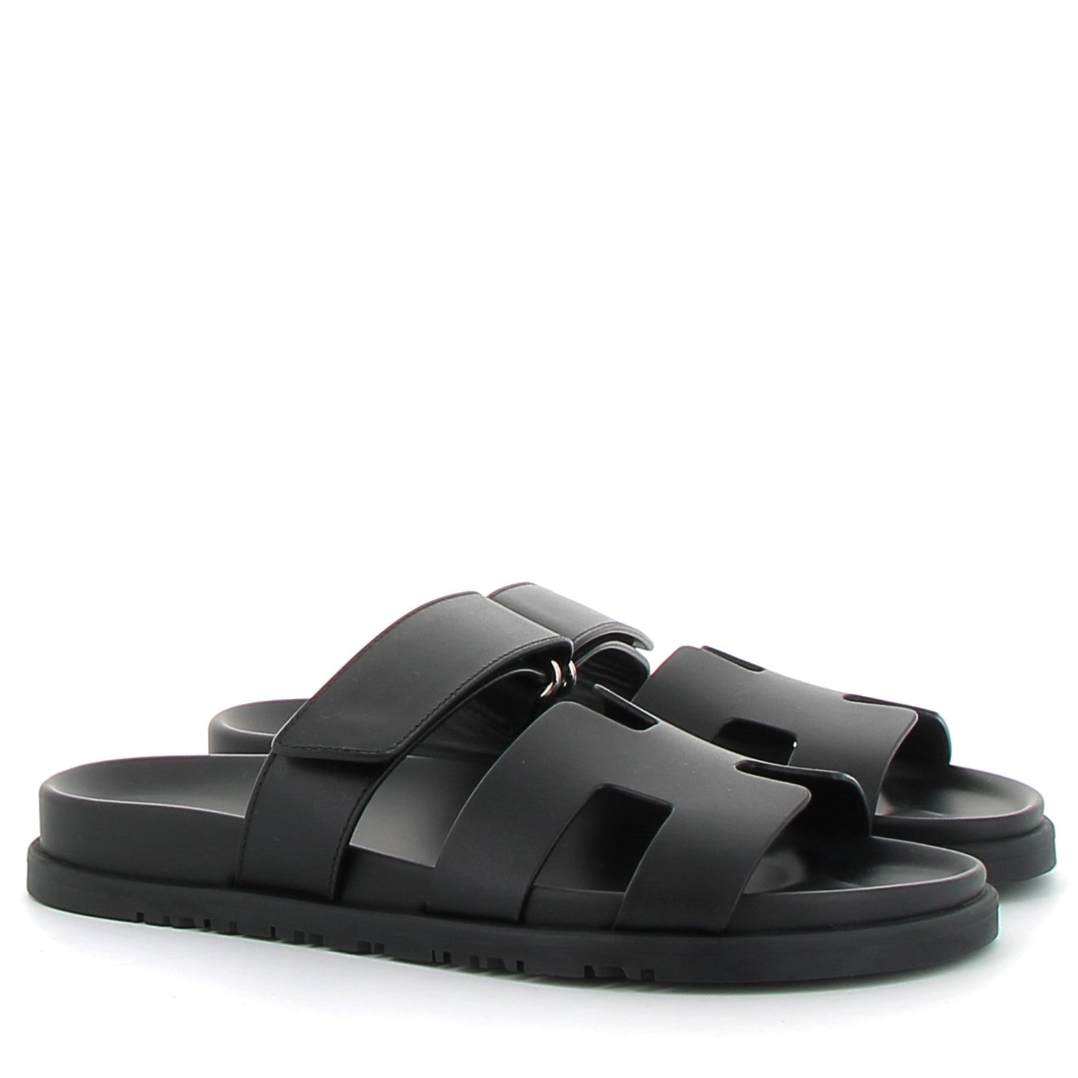 HERMÈS Chypre Sandales cuir Swift Noir