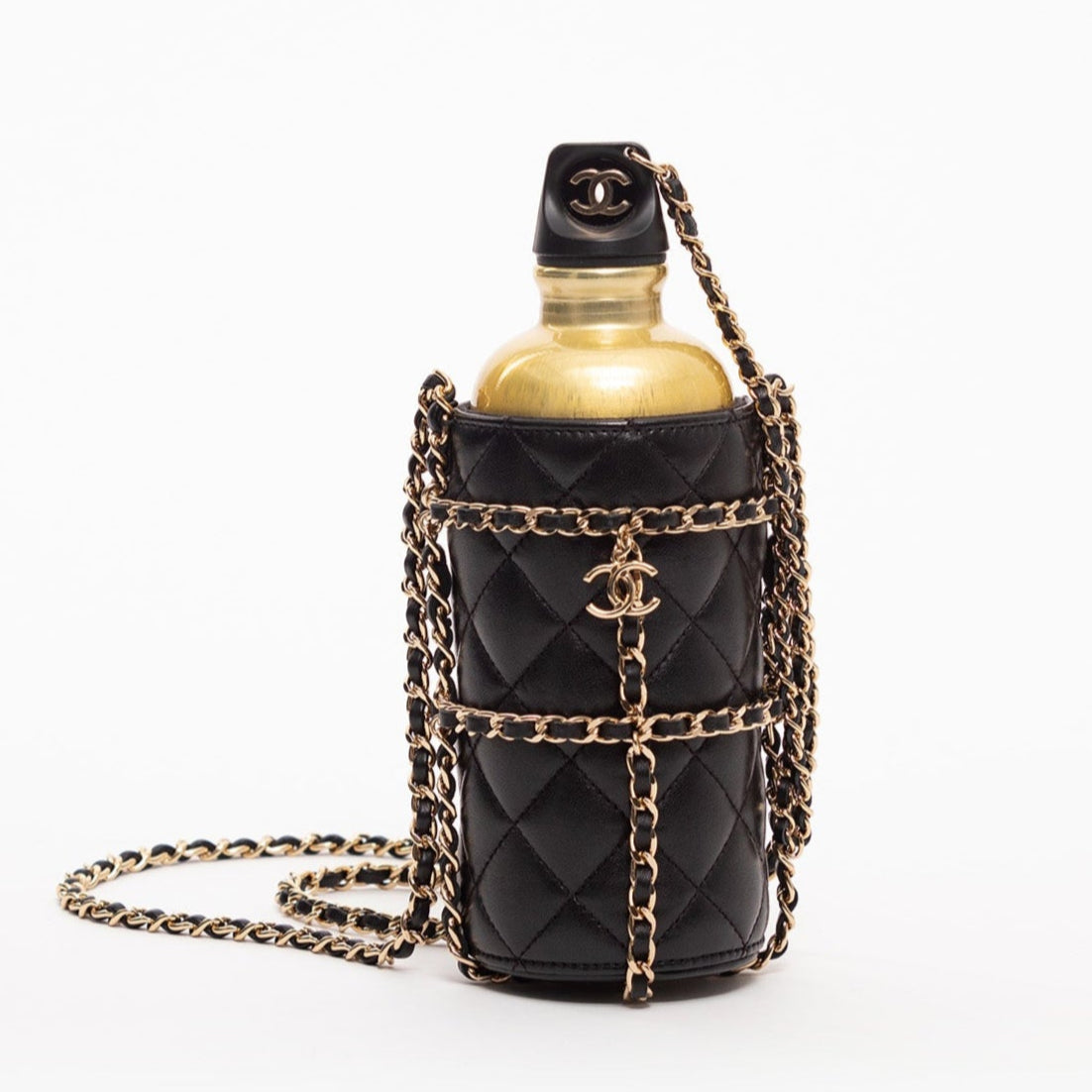 CHANEL Sac Gourde en Métal Doré et Etui Cuir d'Agneau Noir Matelassé