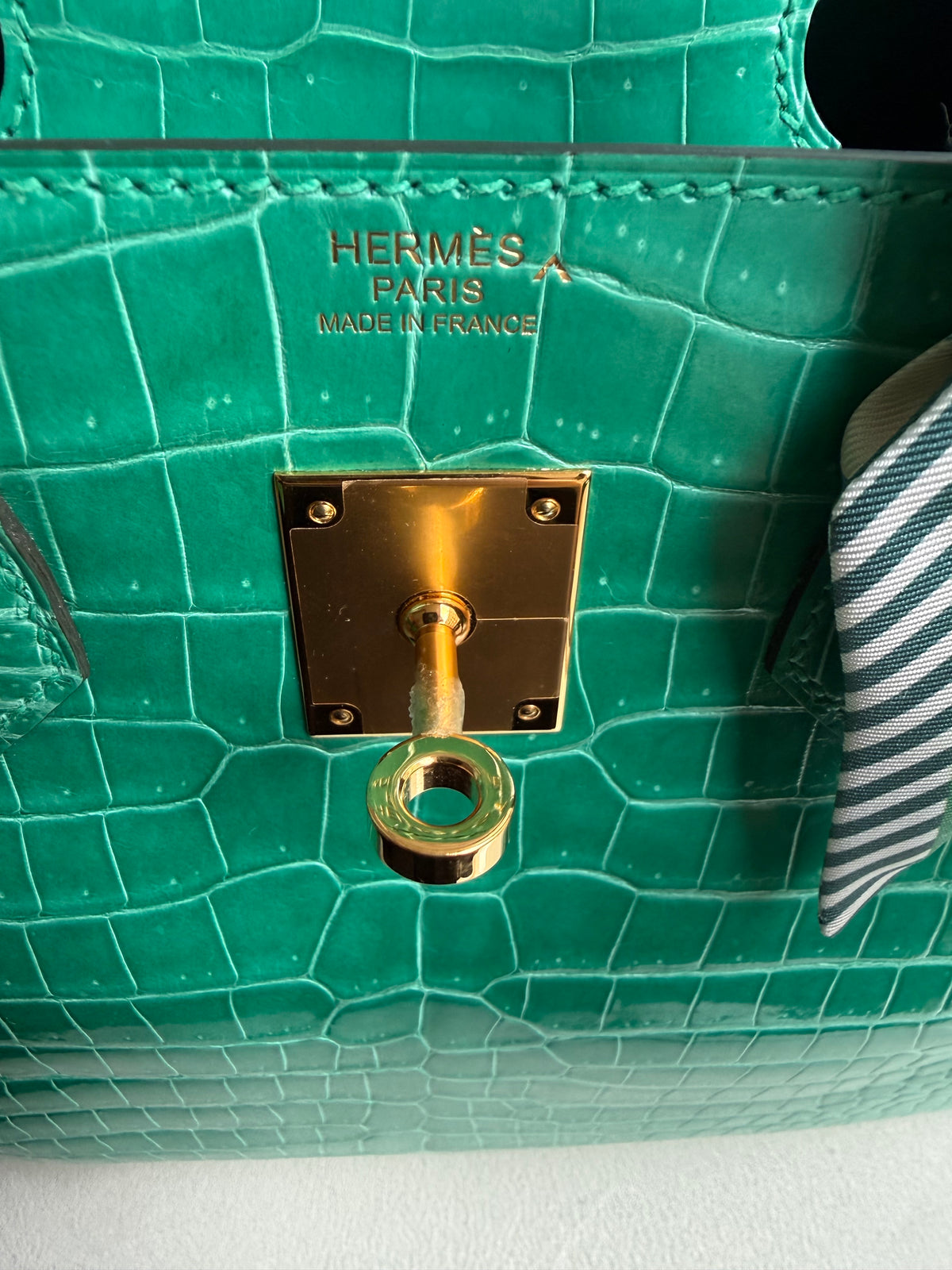 HERMÈS BIRKIN 30 VERT JADE CROCODILE POROSUS LISSÉ FINITION OR JAUNE