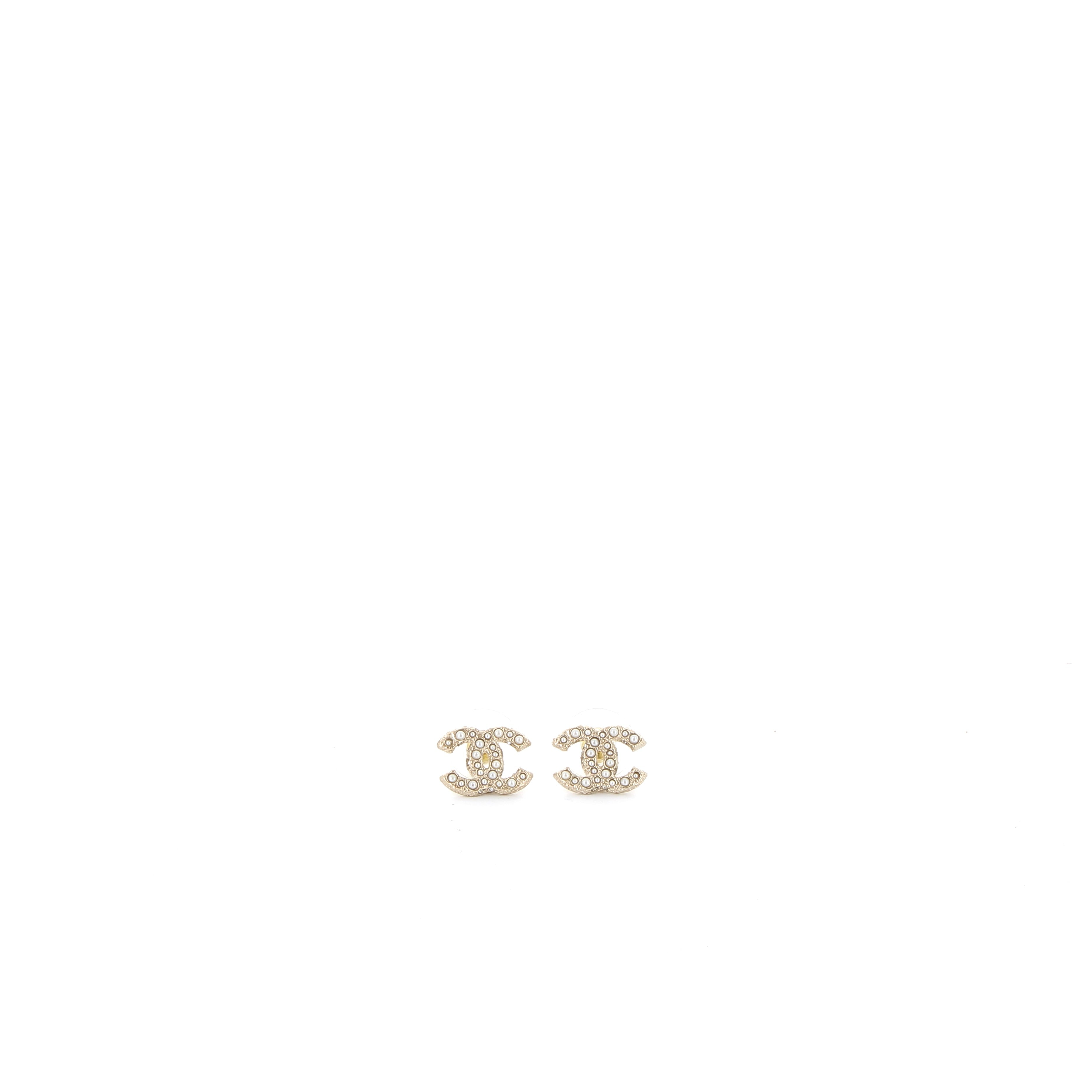 CHANEL Boucle d'Oreilles Perles Finition Doré