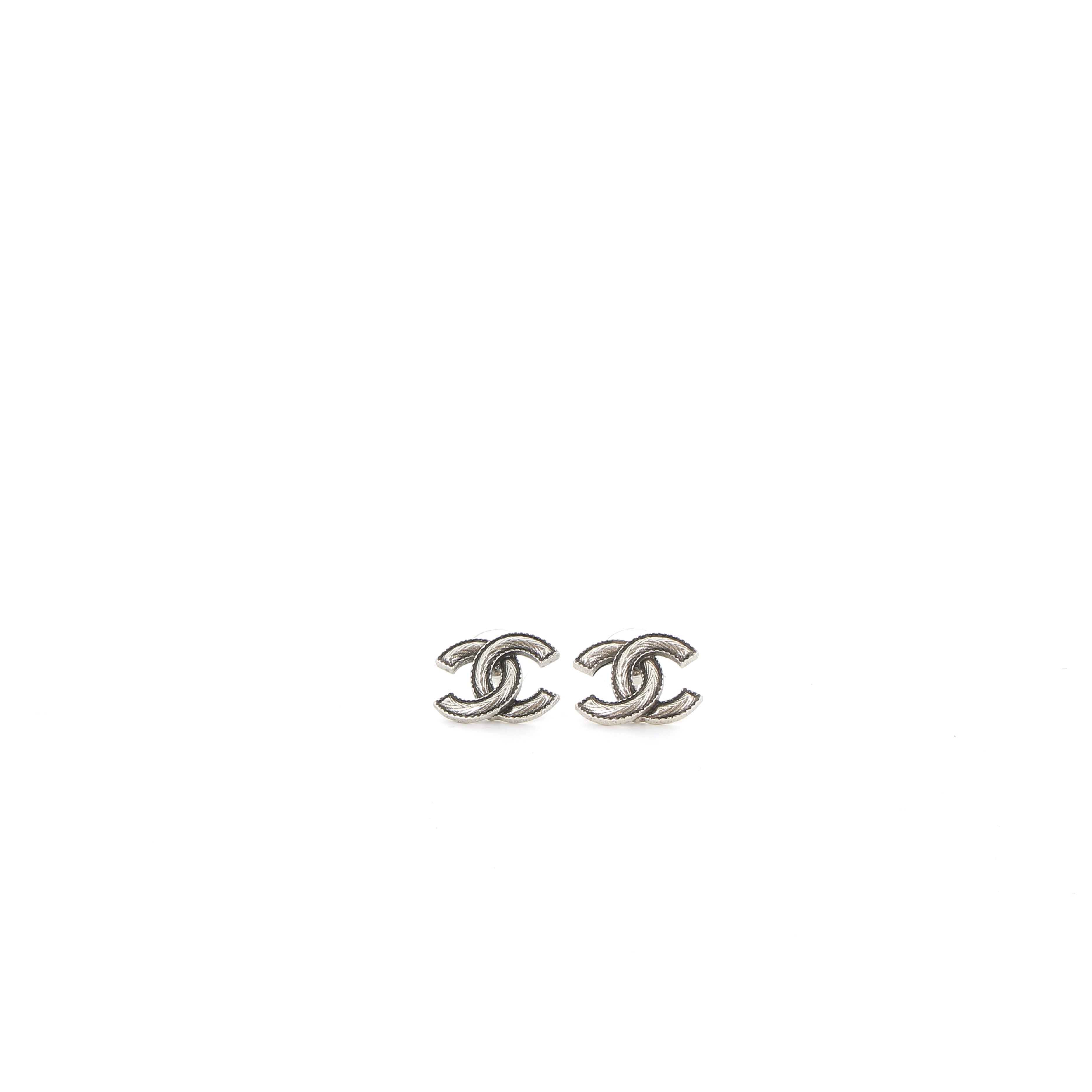 CHANEL Boucles d'Oreilles Métal Matte Argenté