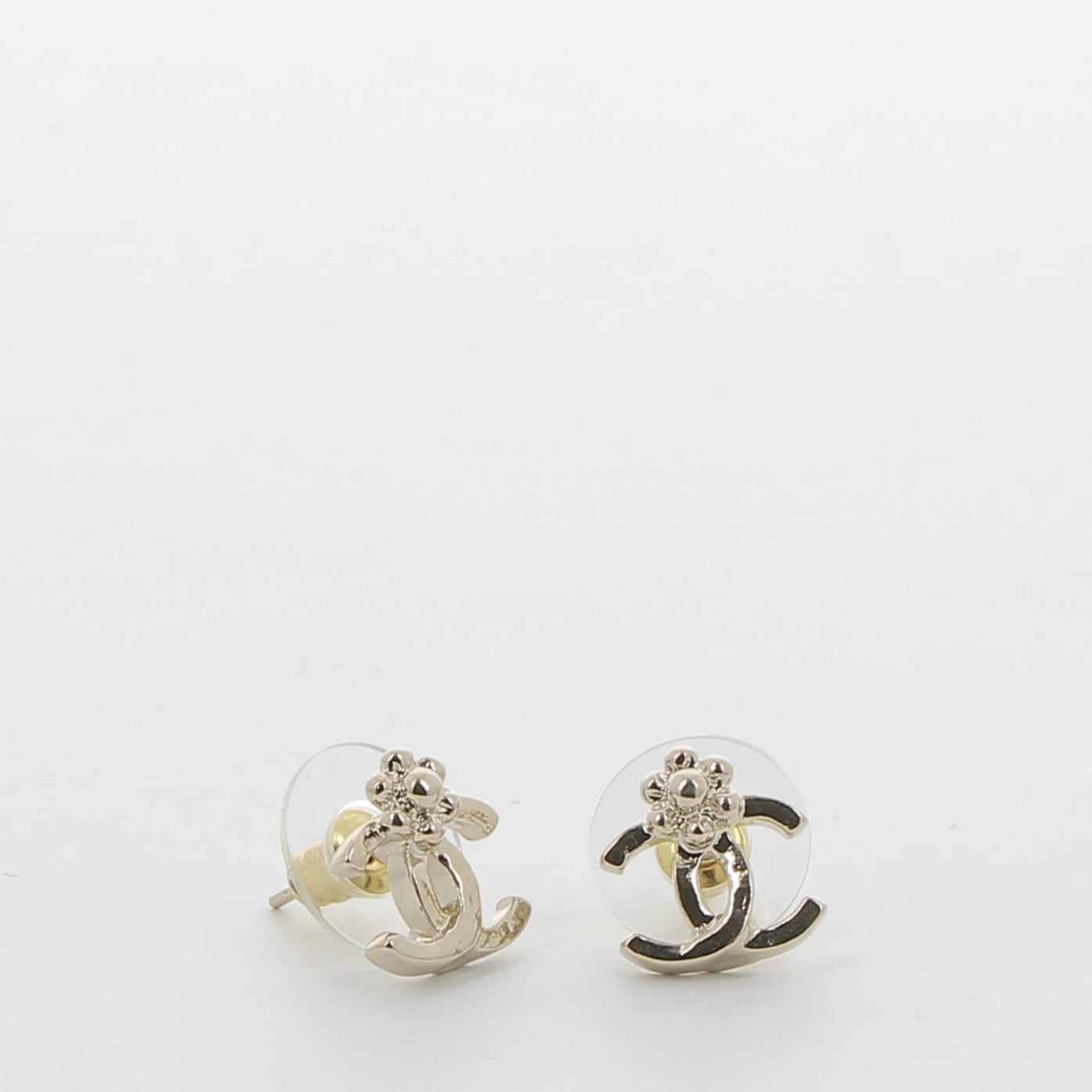 CHANEL Boucles d'oreilles Camélia Plaqué Or