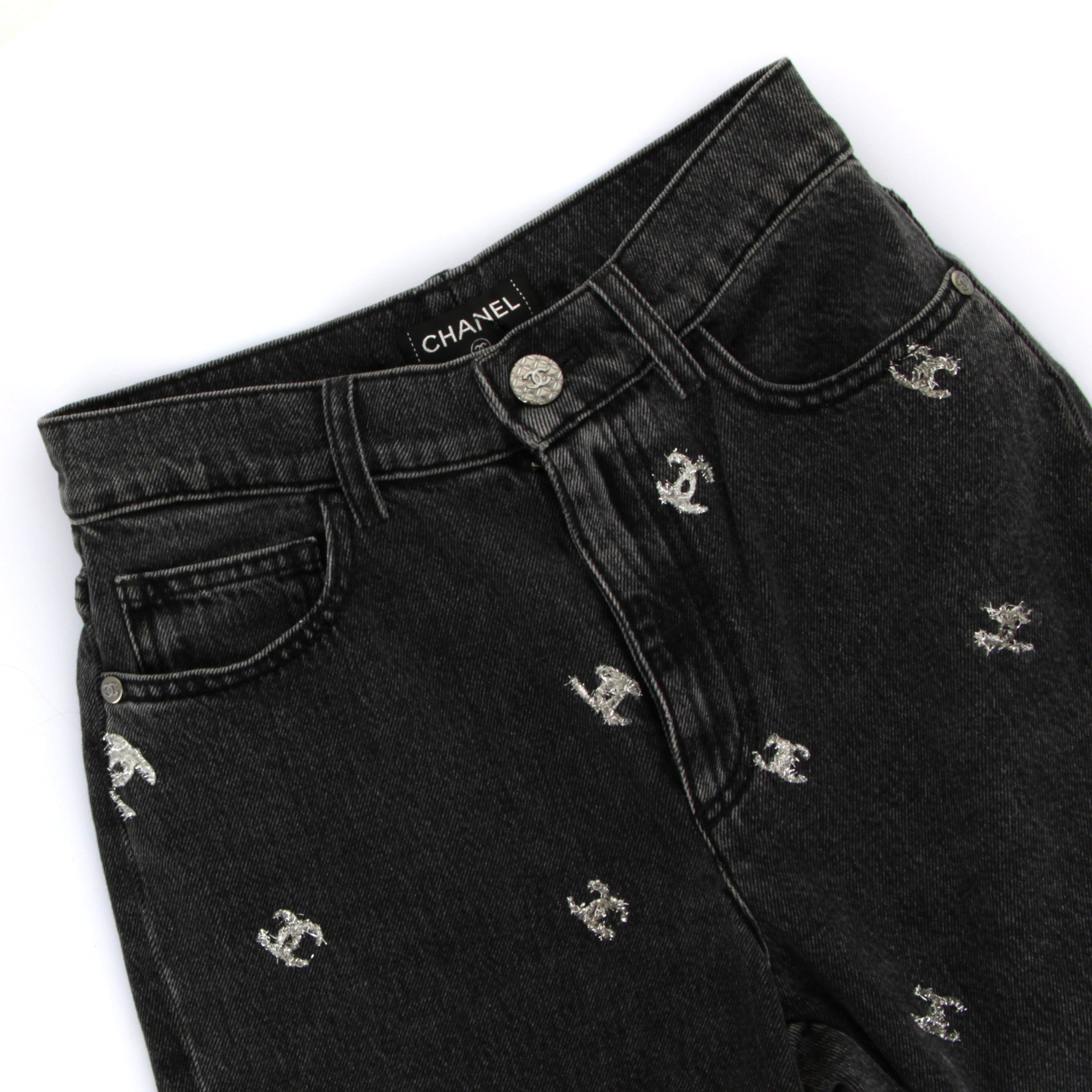 Chanel Jean Gris Foncé délavé avec détail CC argenté