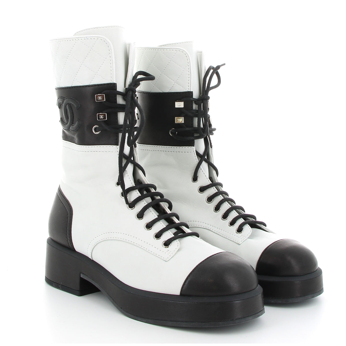 CHANEL BOTTES NOIR ET BLANC EN CUIR D’AGNEAU T 39
