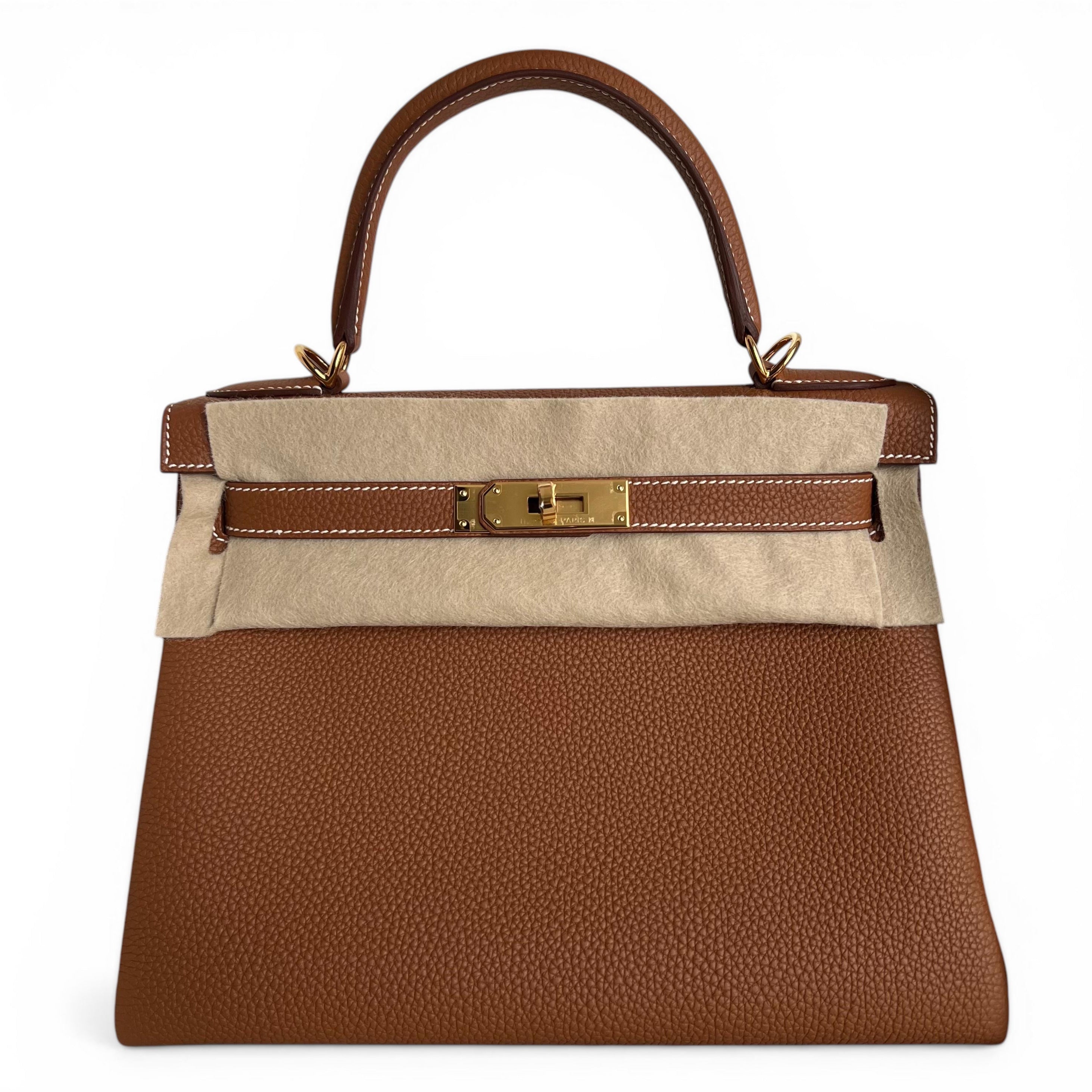 HERMES Kelly 28 Gold Cuir Togo Finition Or Jaune