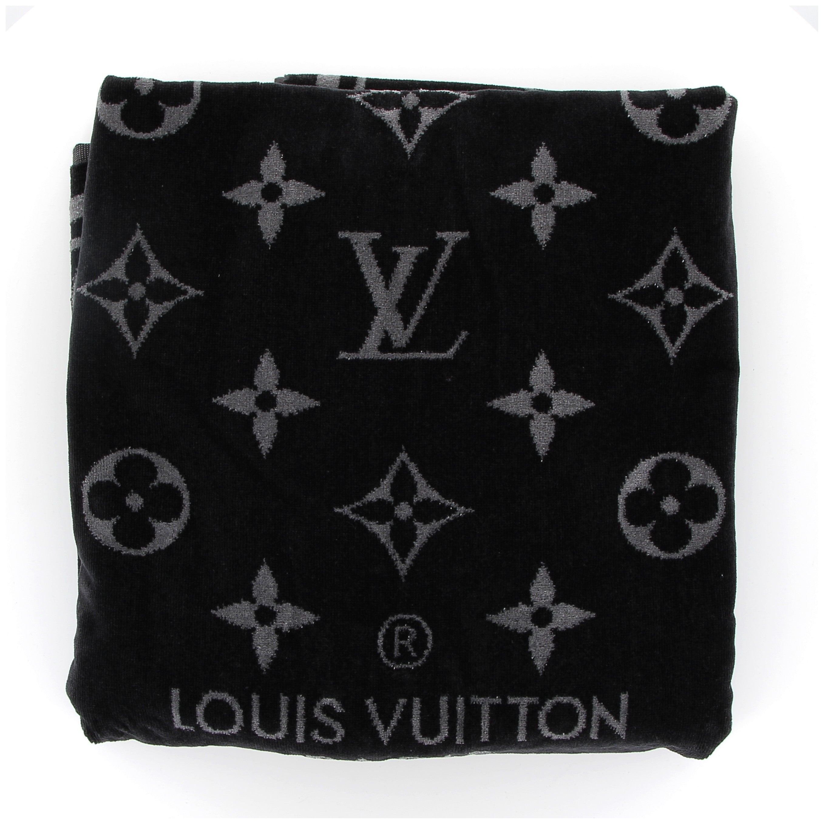LOUIS VUITTON Drap de Bain Noir Monogram